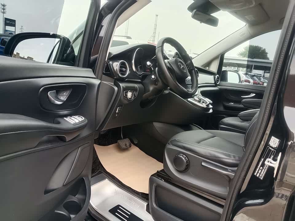 Mercedes-Benz V-class