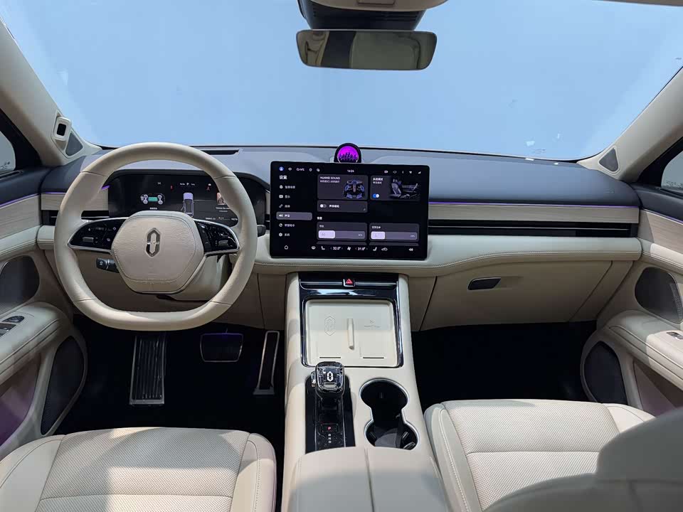 AITO Ask the world M5