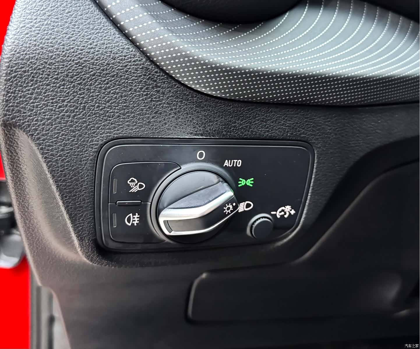 Audi Q2L, 2019 12