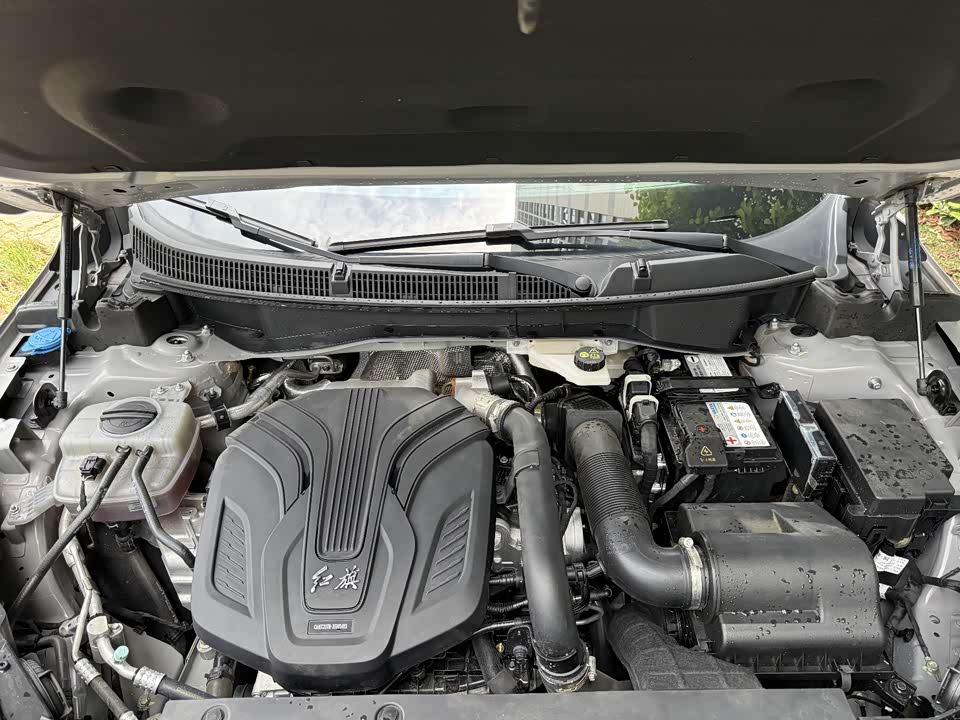 Hongqi HS3