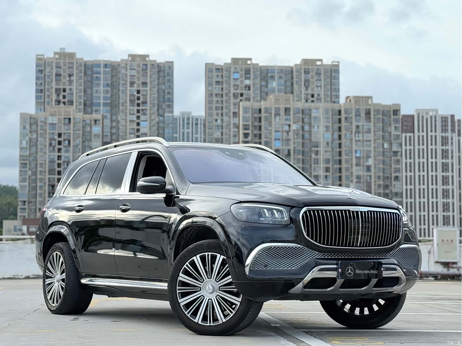 Maybach GLS, 2023 3