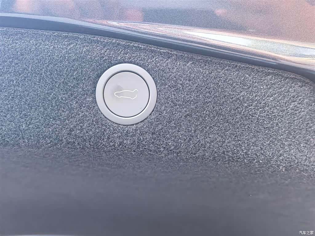 Tesla Model 3, 2025 19