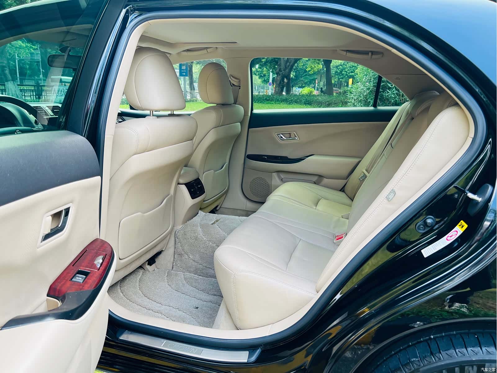Toyota Crown, 2011 11