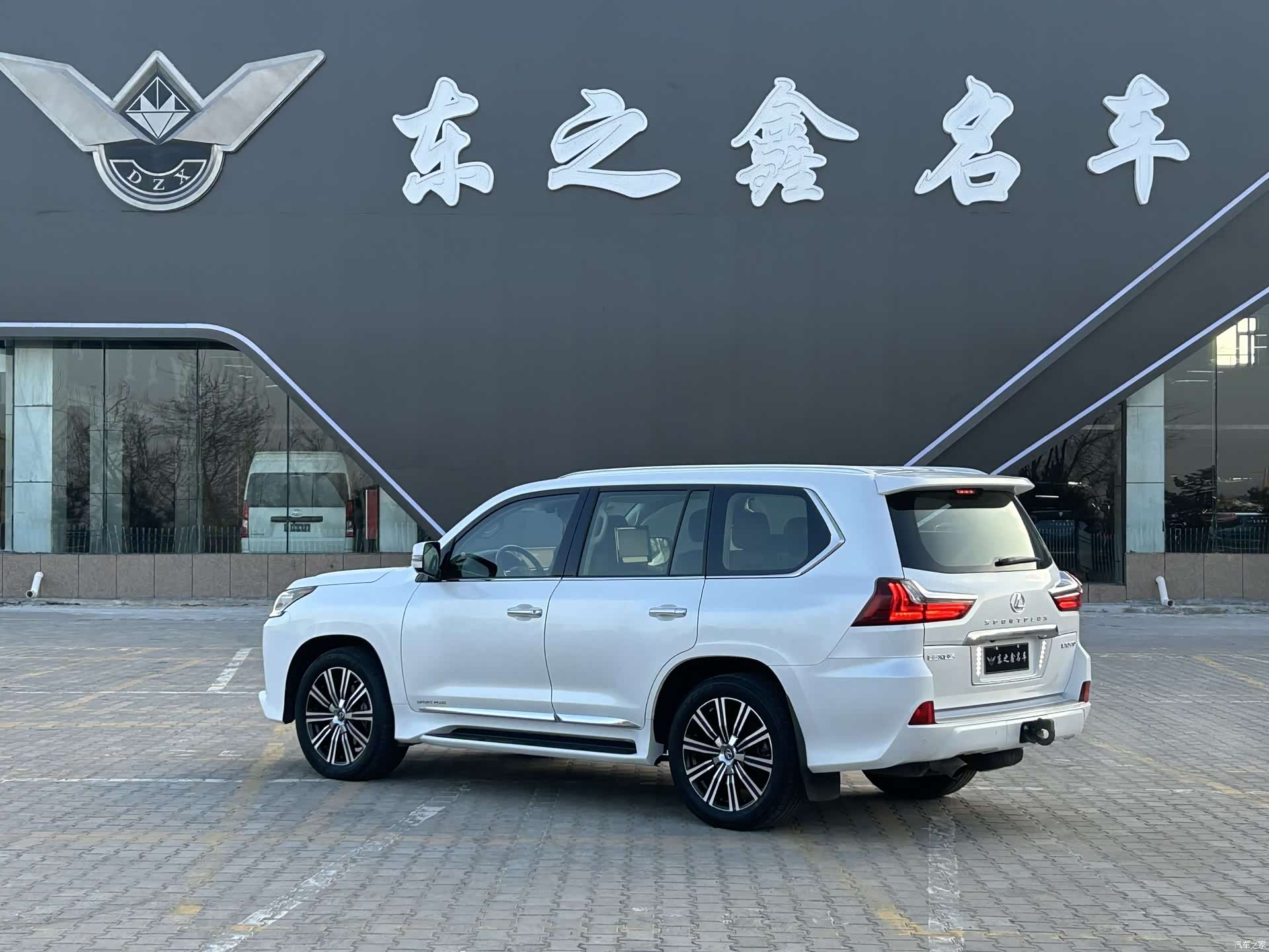 Lexus LX, 2019 13