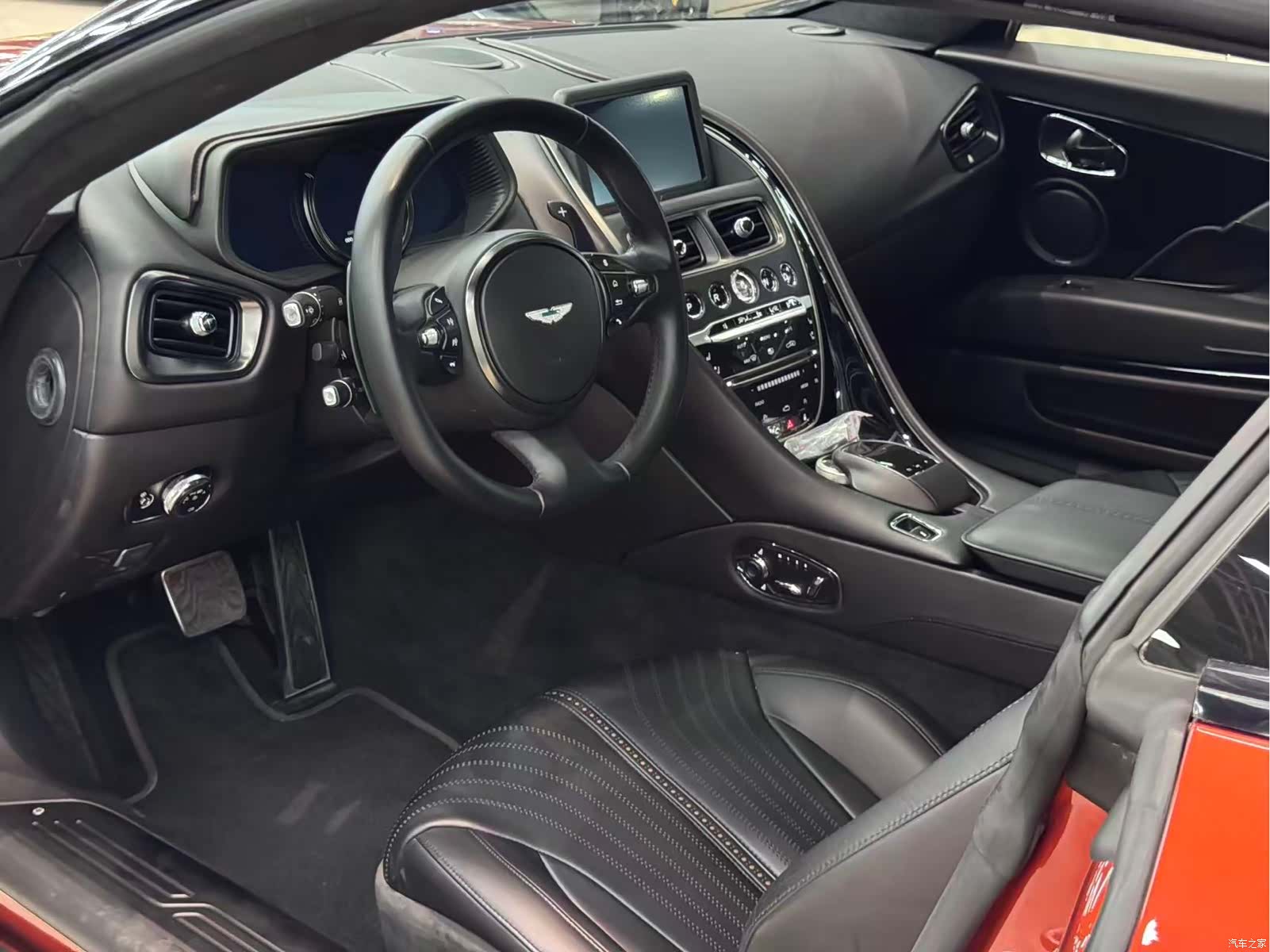 Aston Martin DB11, 2017 все фото
