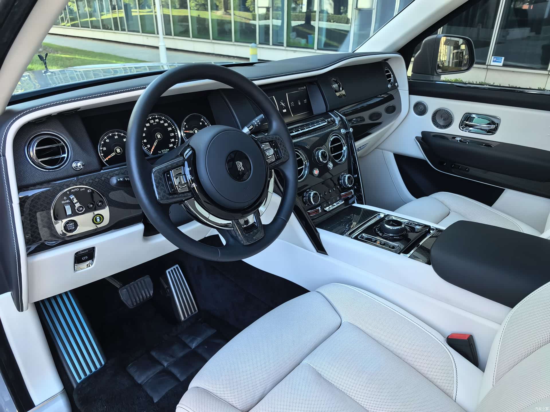 Rolls-Royce Cullinan, 2022 7