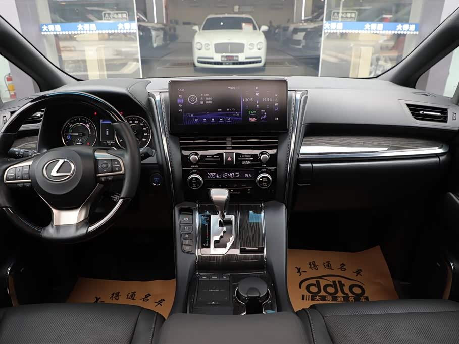 Lexus LM Lexus LM