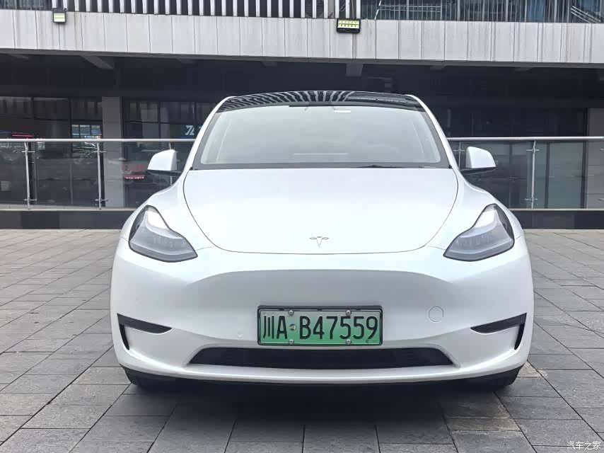 Tesla Model Y, 2023 2