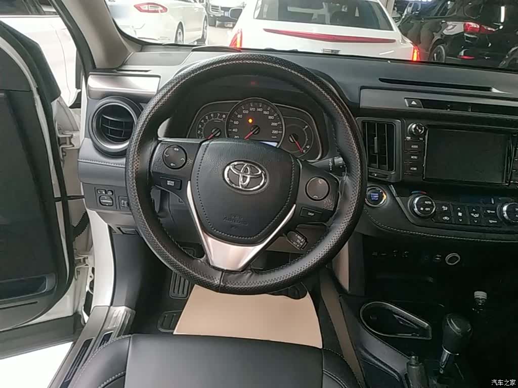 Toyota RAV4, 2016 11
