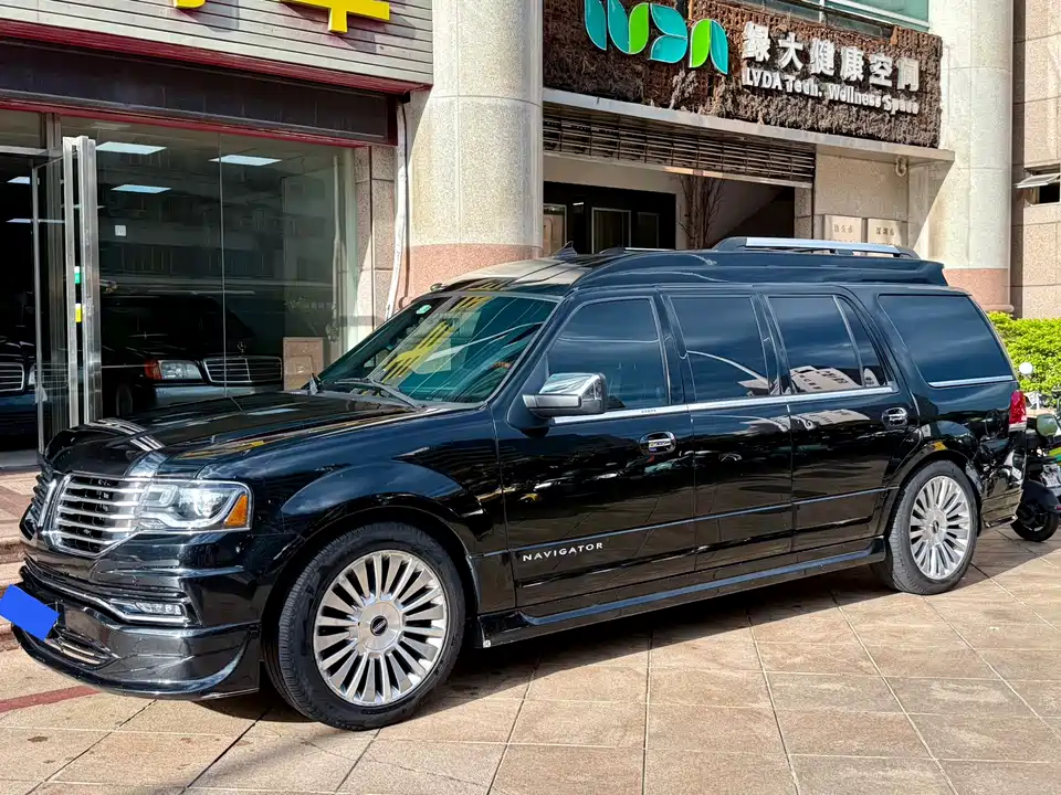 Lincoln Navigator