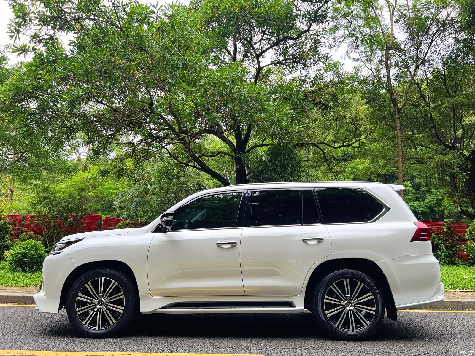 Lexus LX, 2019 21
