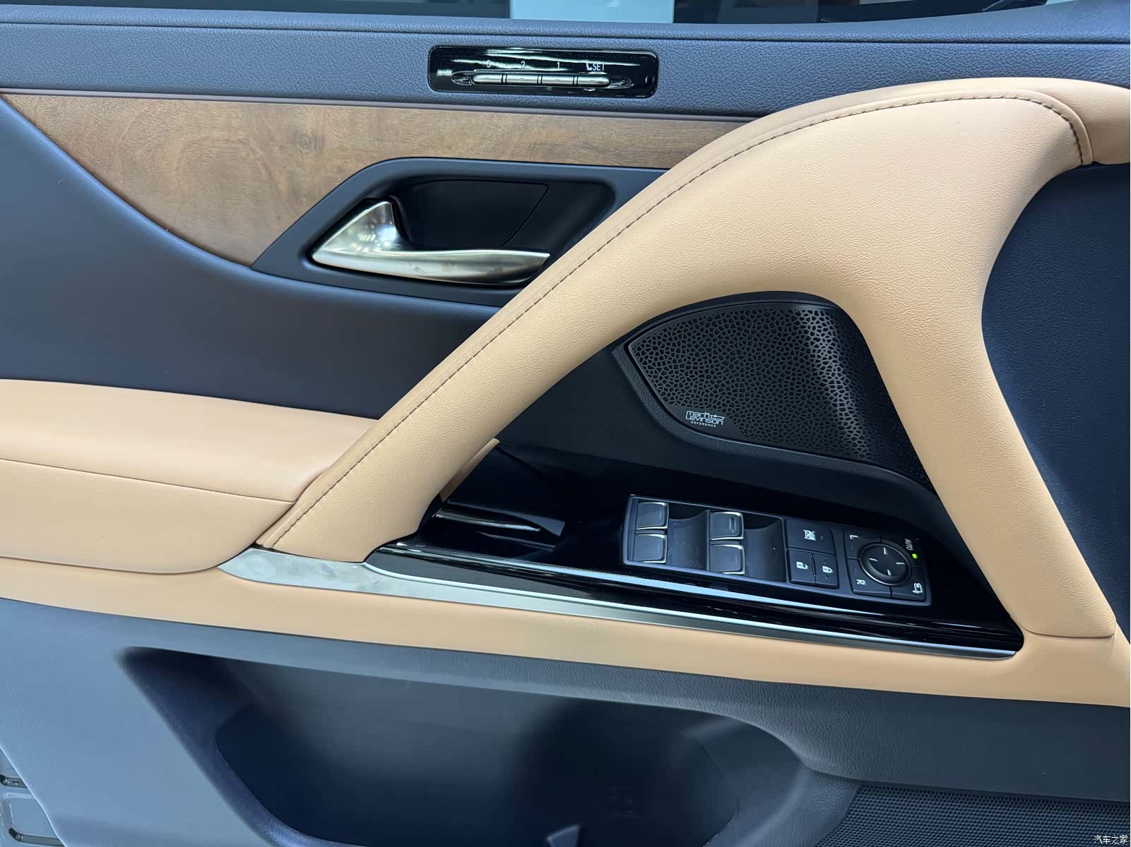 Lexus LX, 2025 12