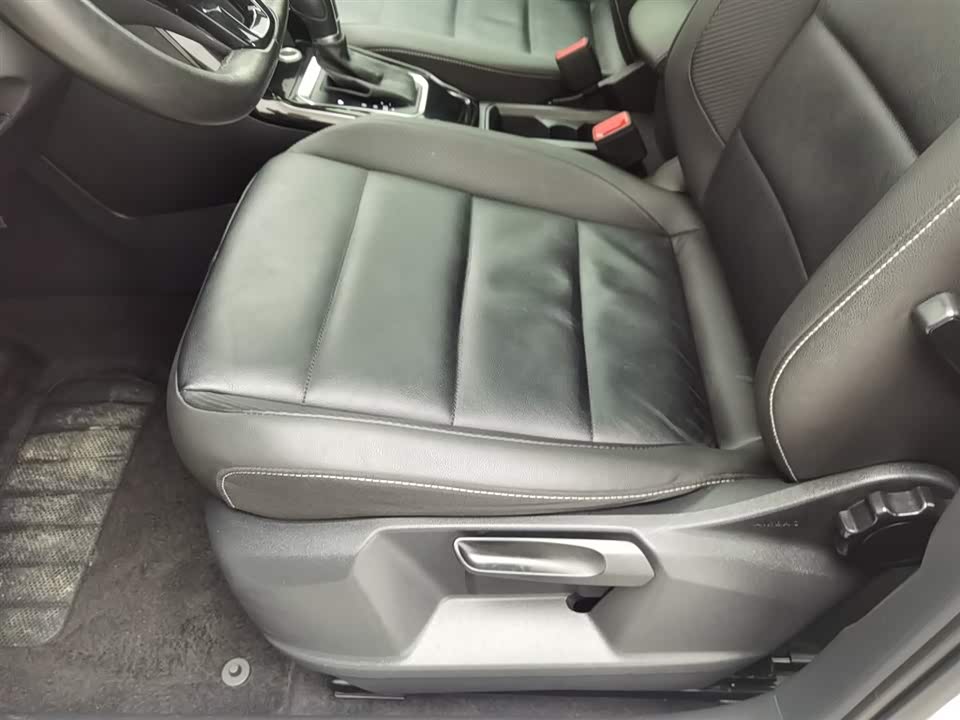 Volkswagen T-ROC exploring Songs