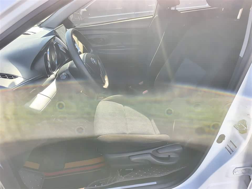 Toyota YARiS L to enjoy