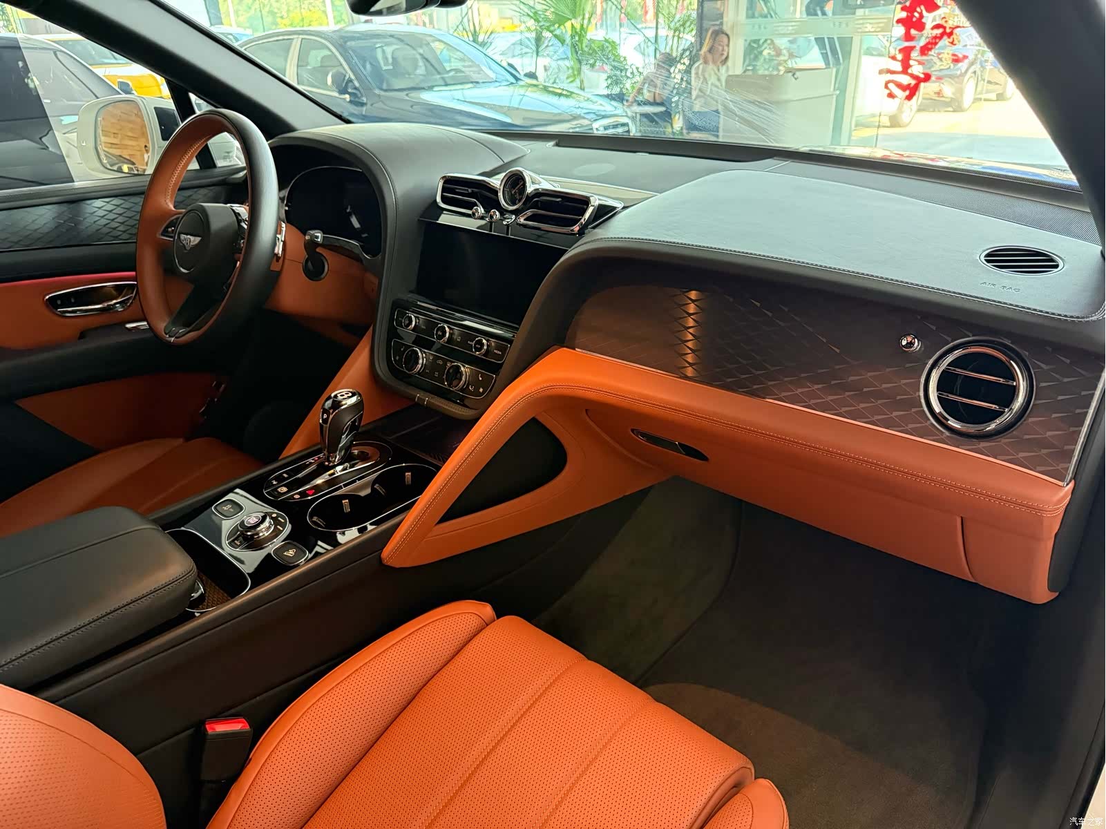 Bentley Bentayga, 2021 14