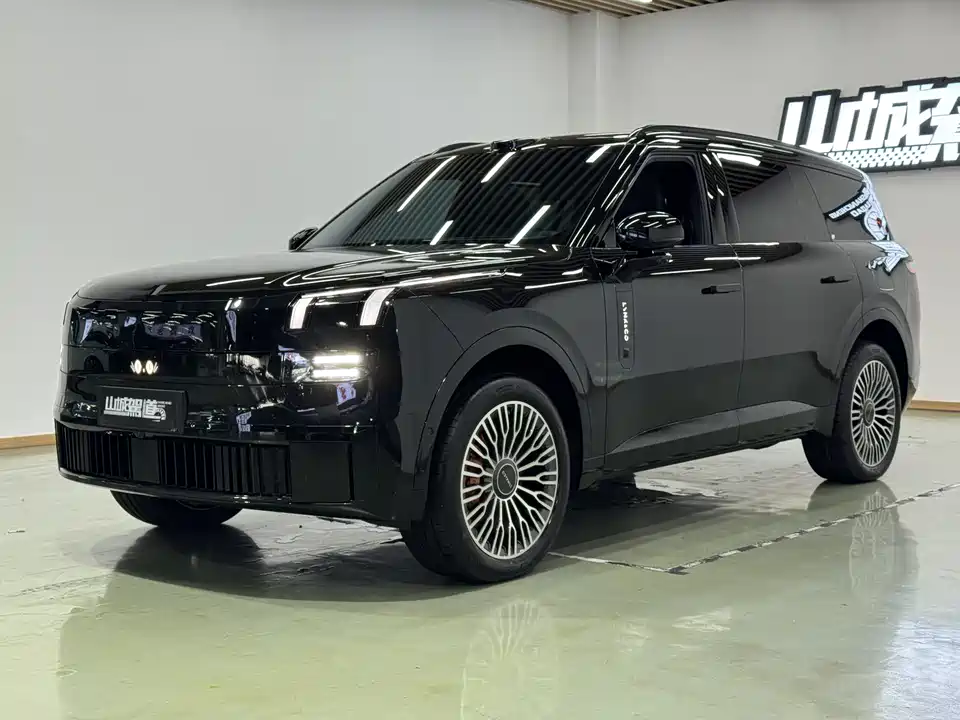 Lynk & Co 900