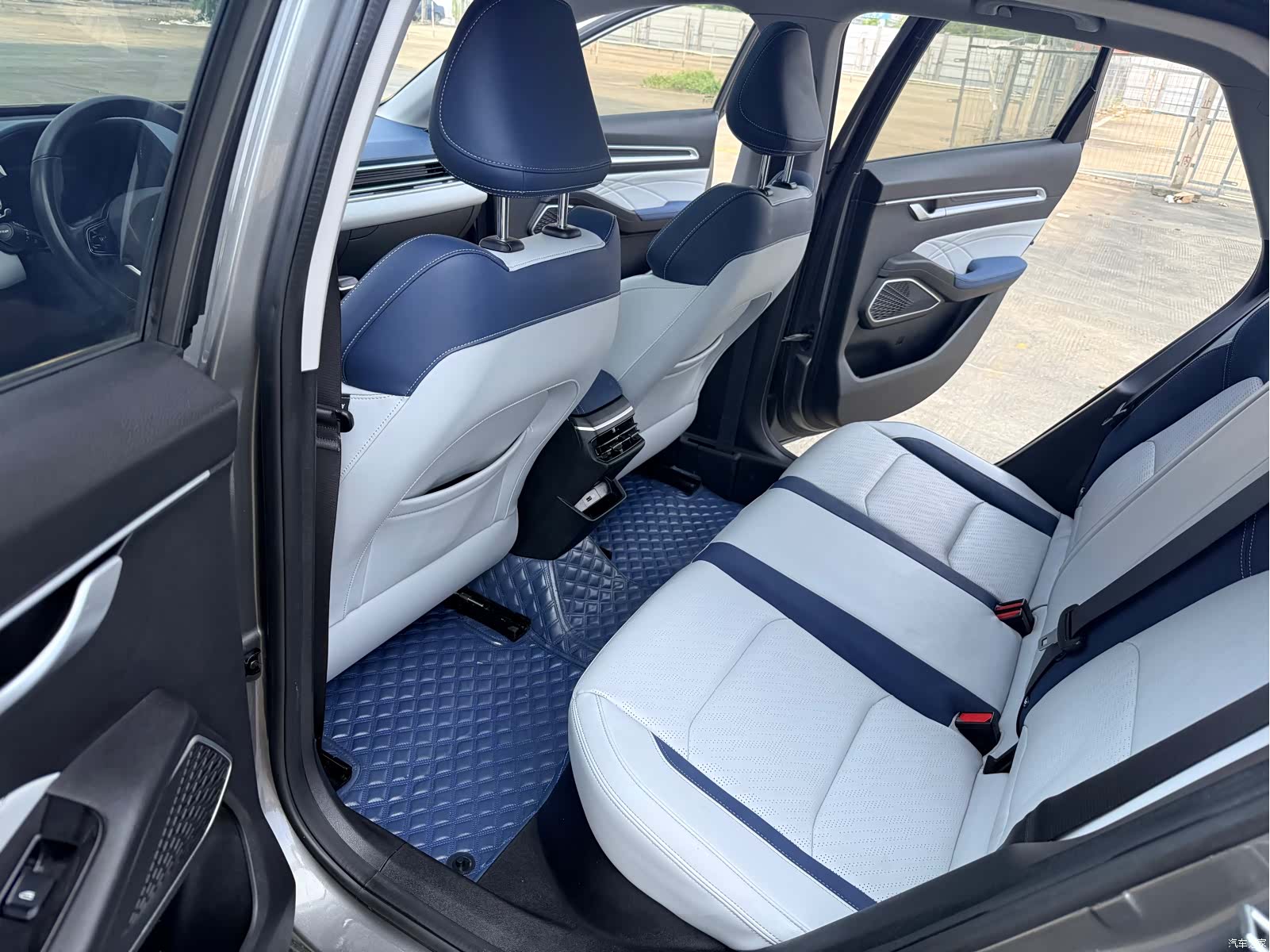 Geely Emgrand, 2021 18