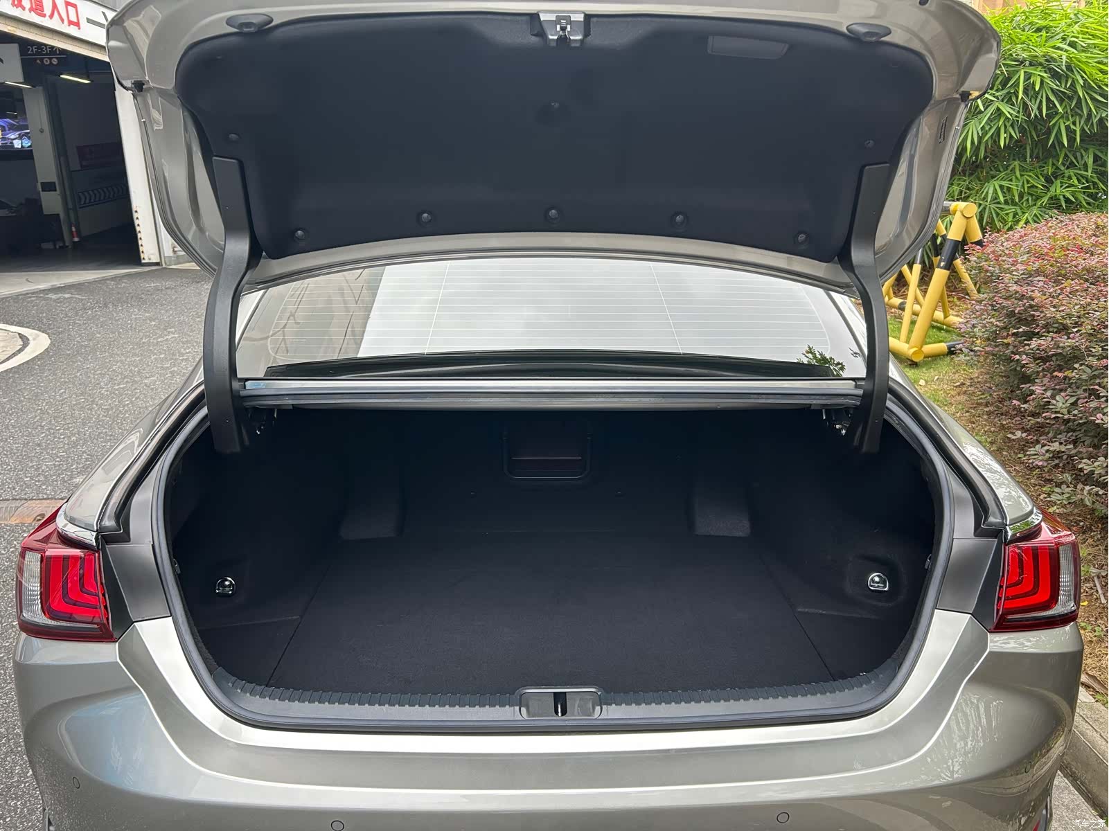 Lexus ES, 2019 17