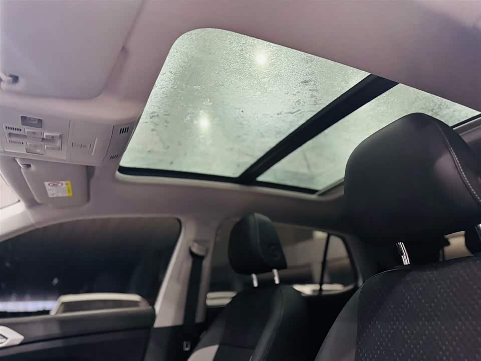 Volkswagen Exploring the shadow