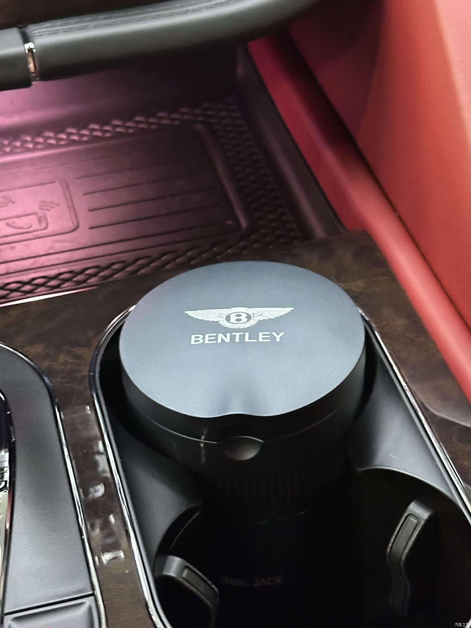 Bentley Bentayga, 2021 20