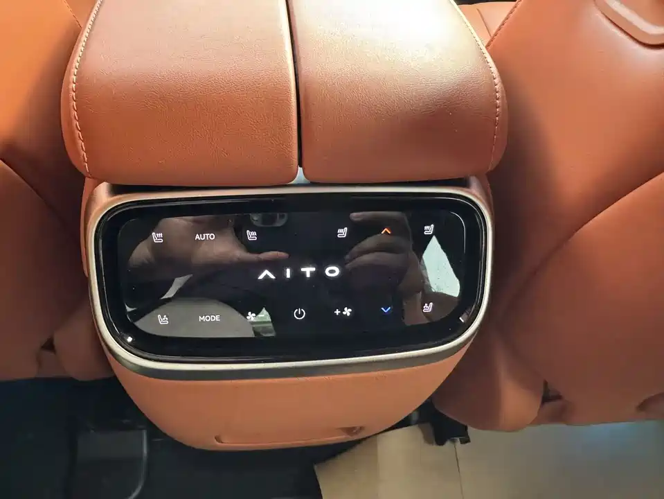 AITO Ask the world M7