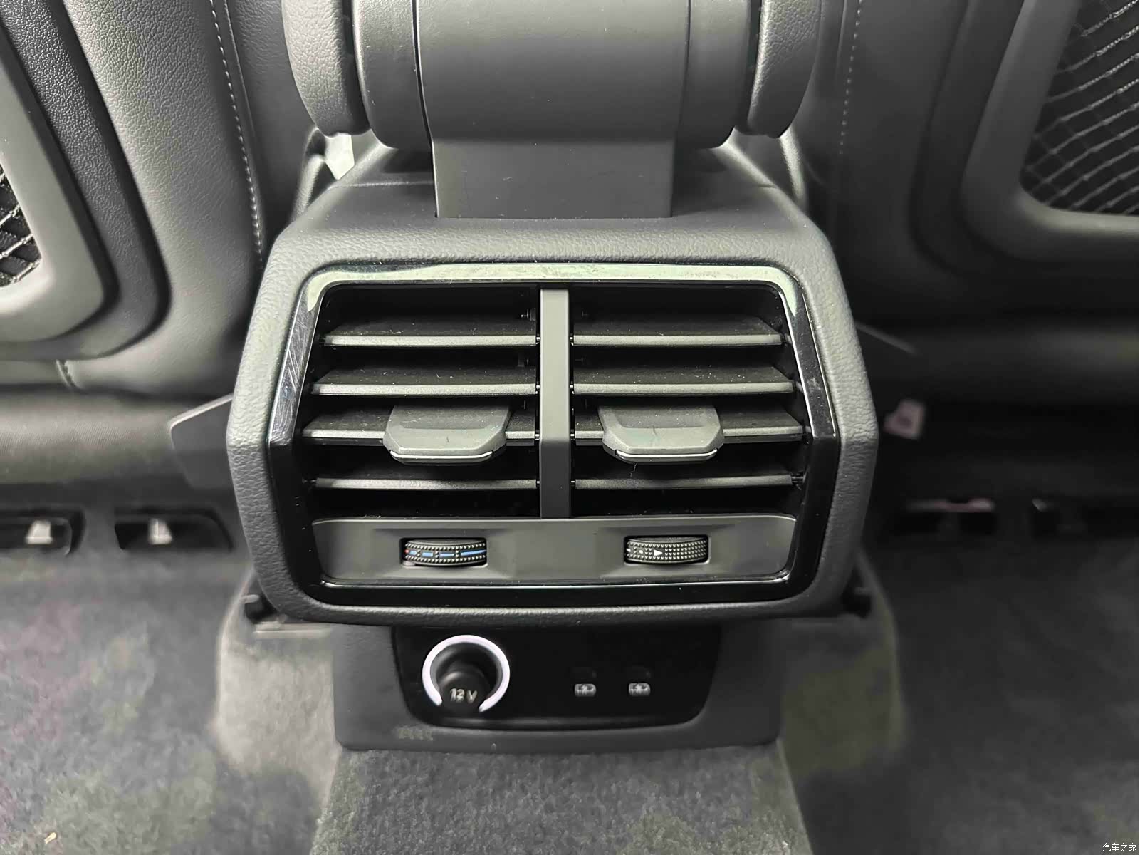 Audi Q3, 2023 13