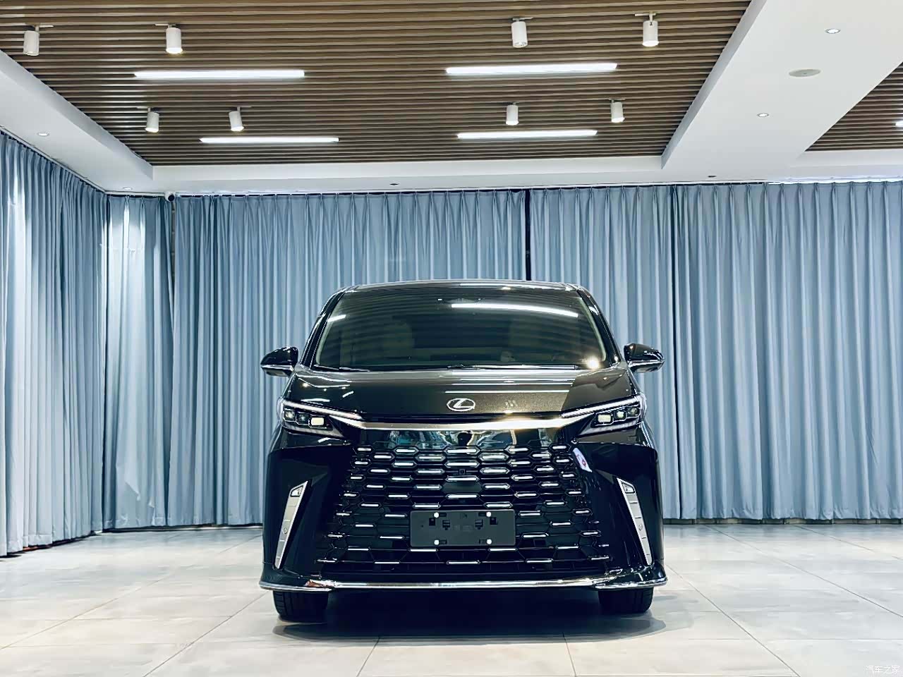 Lexus LM, 2024 2