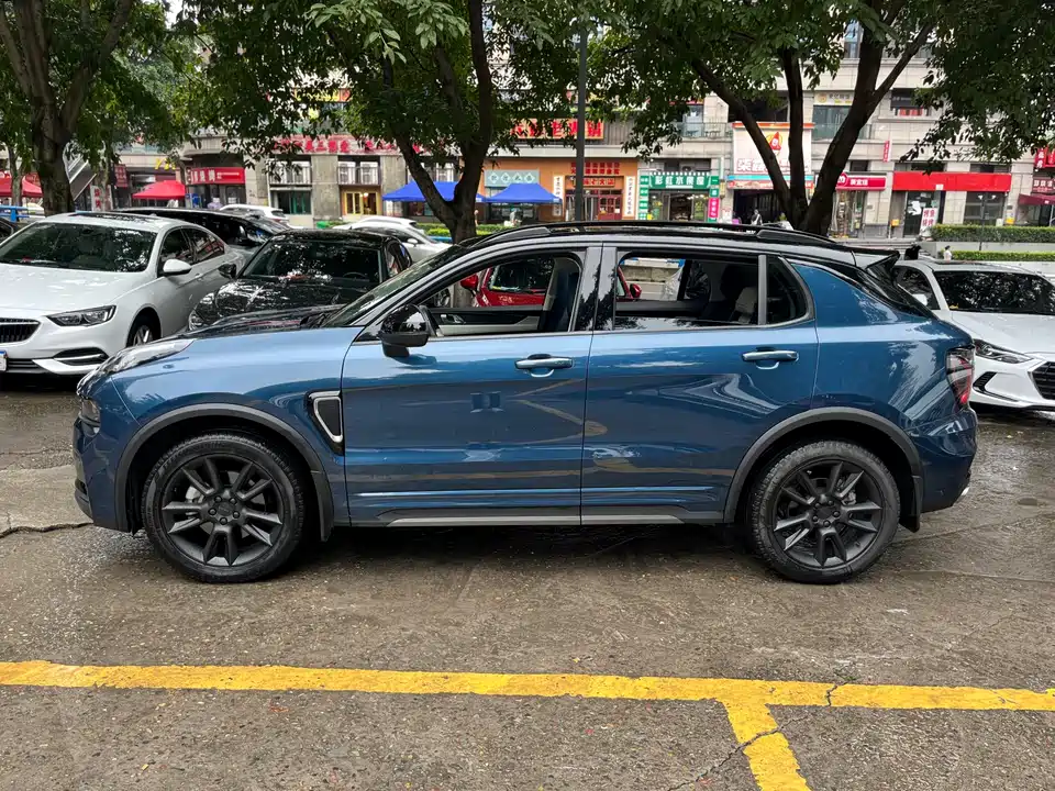 Lynk & Co 01