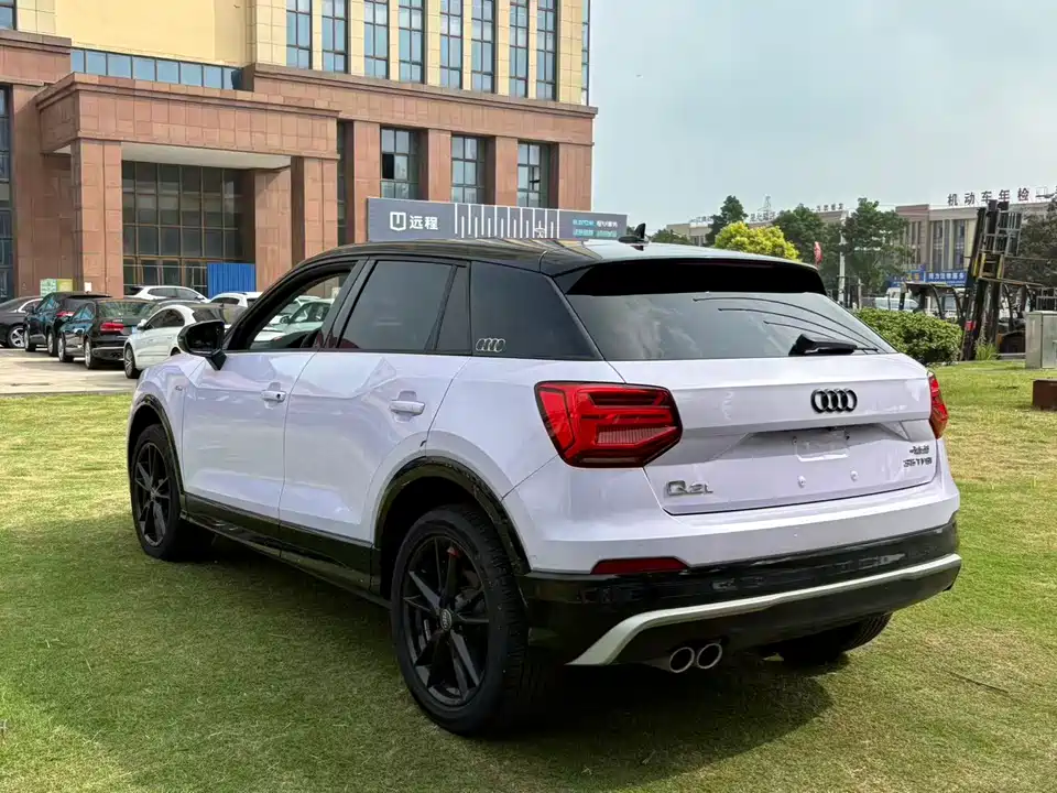 Audi Q2L
