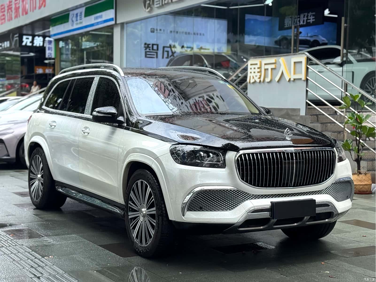 Maybach GLS, 2021 3