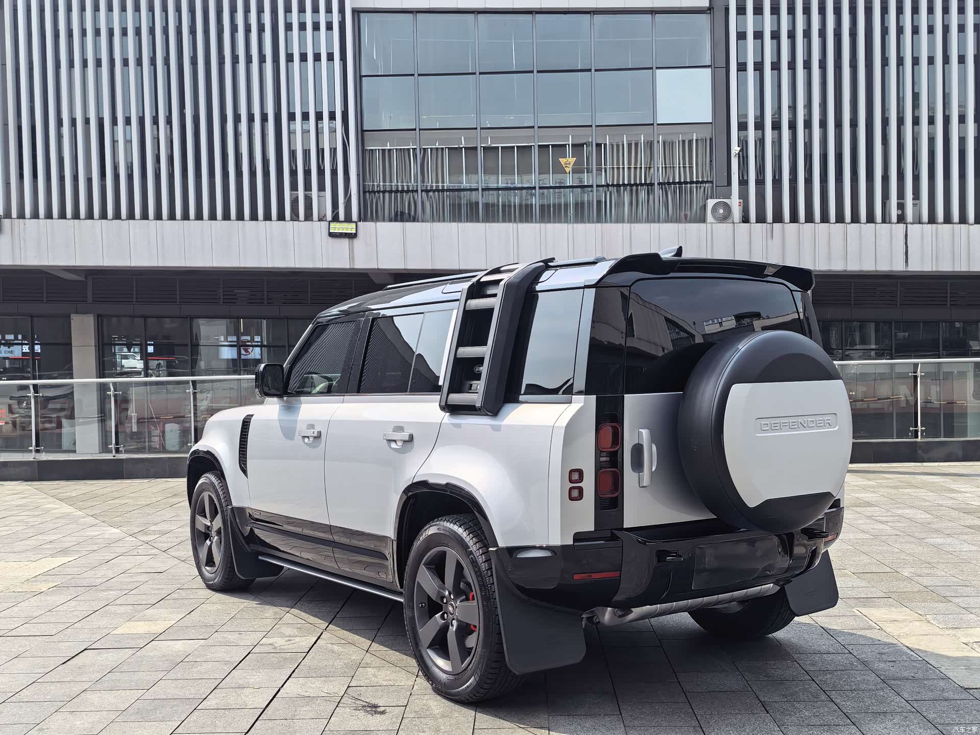 Land Rover Defender, 2021 16