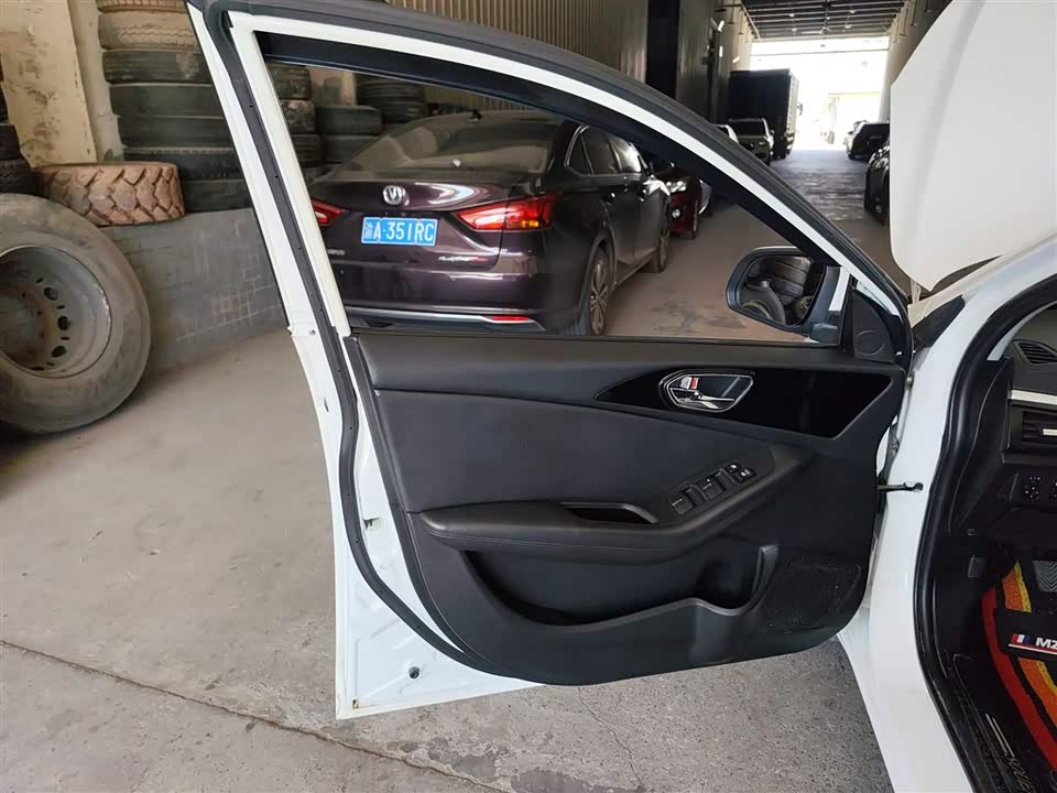 Soueast V5 Lingzhi Soueast V5 Lingzhi