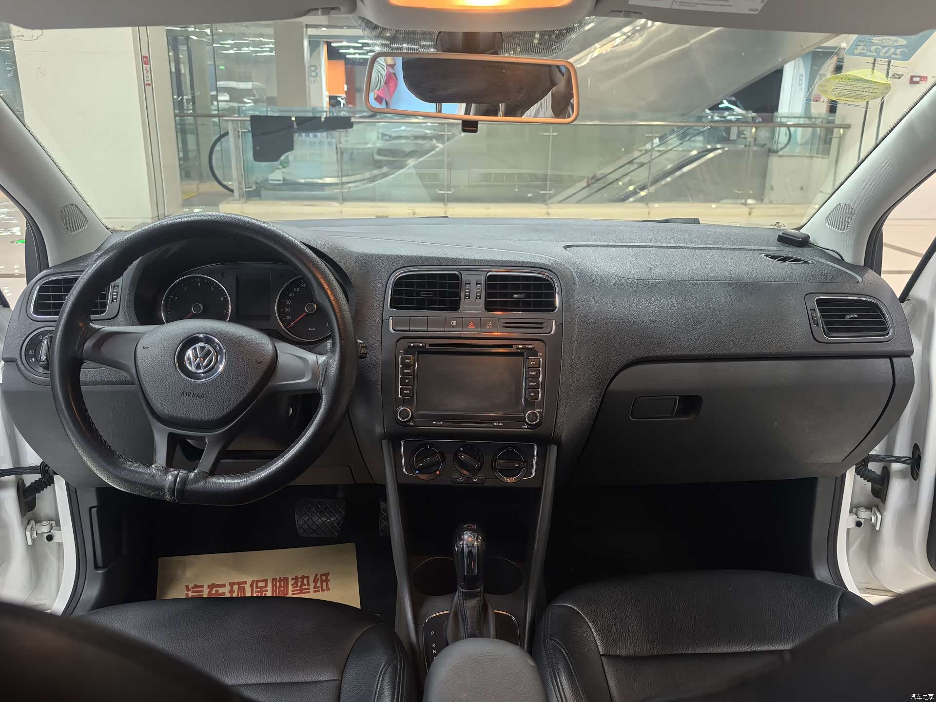 Volkswagen Polo, 2016 все фото