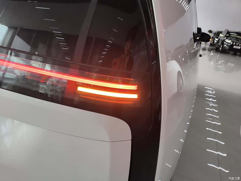 Li Auto MEGA, 2024 8