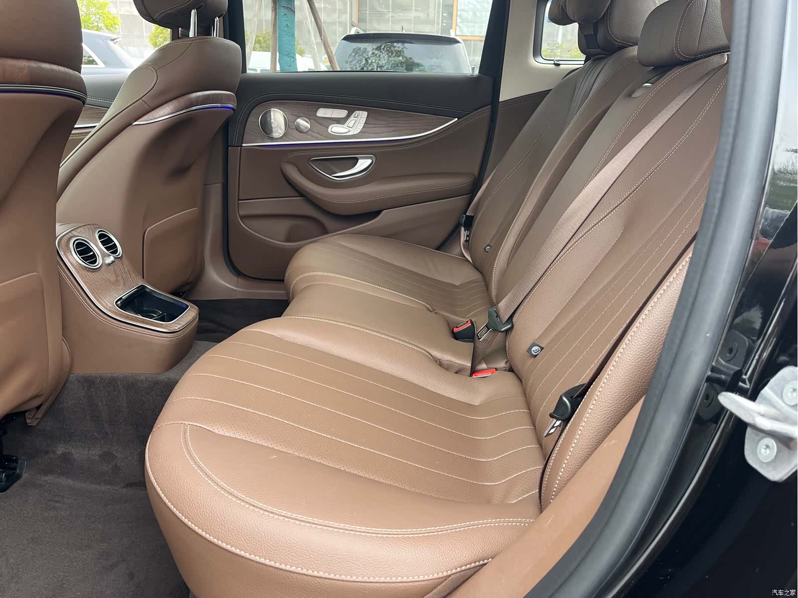 Mercedes-Benz E-Class, 2023 14