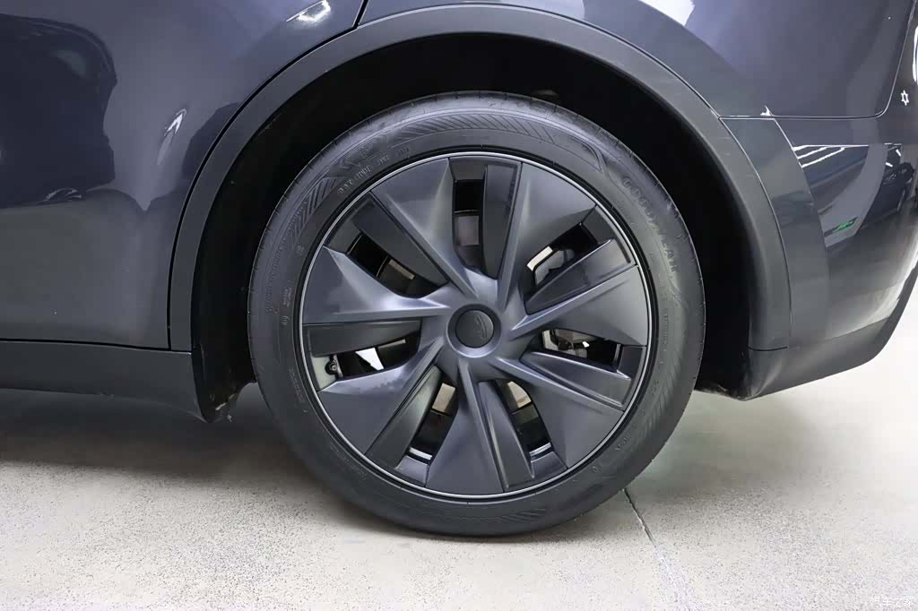 Tesla Model Y, 2024 31