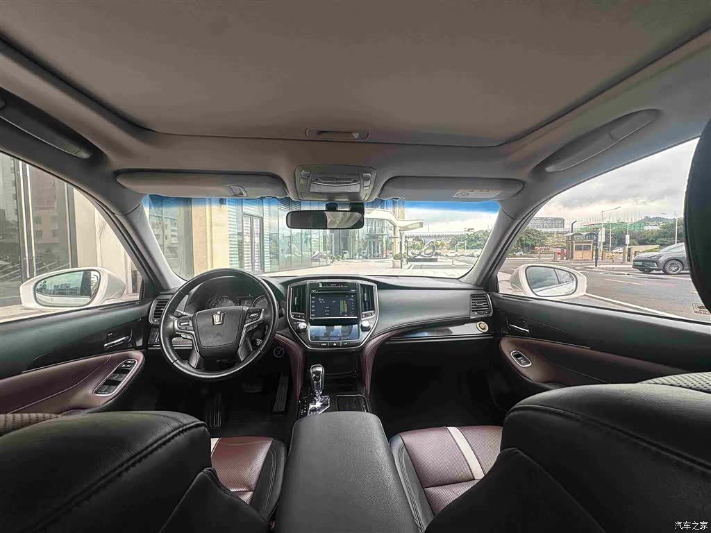 Toyota Crown, 2017 13