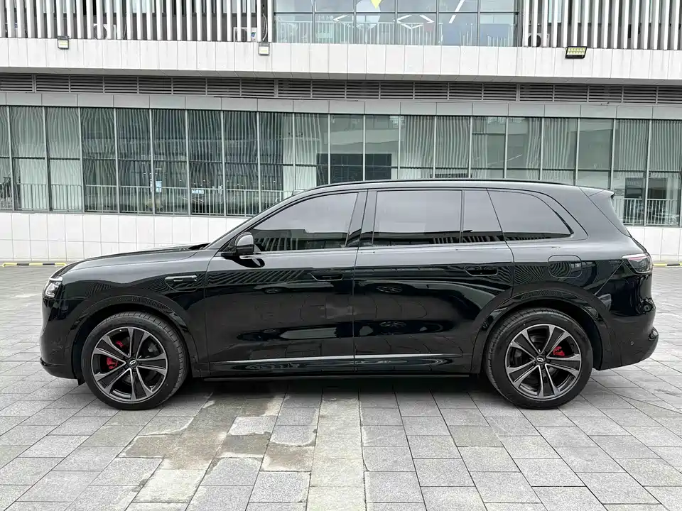 AITO Ask the world M8