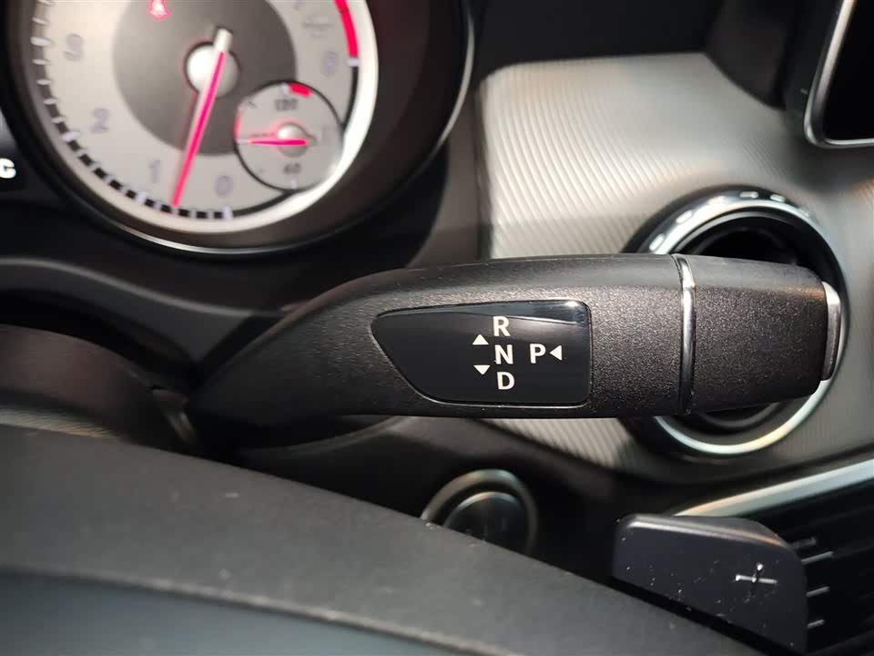 Mercedes-Benz GLA Mercedes-Benz GLA