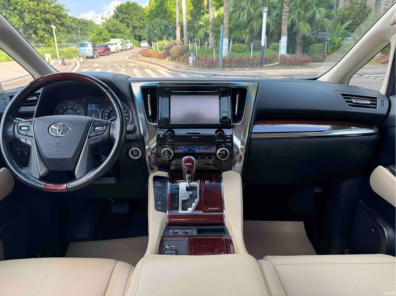Toyota Alphard, 2017 10