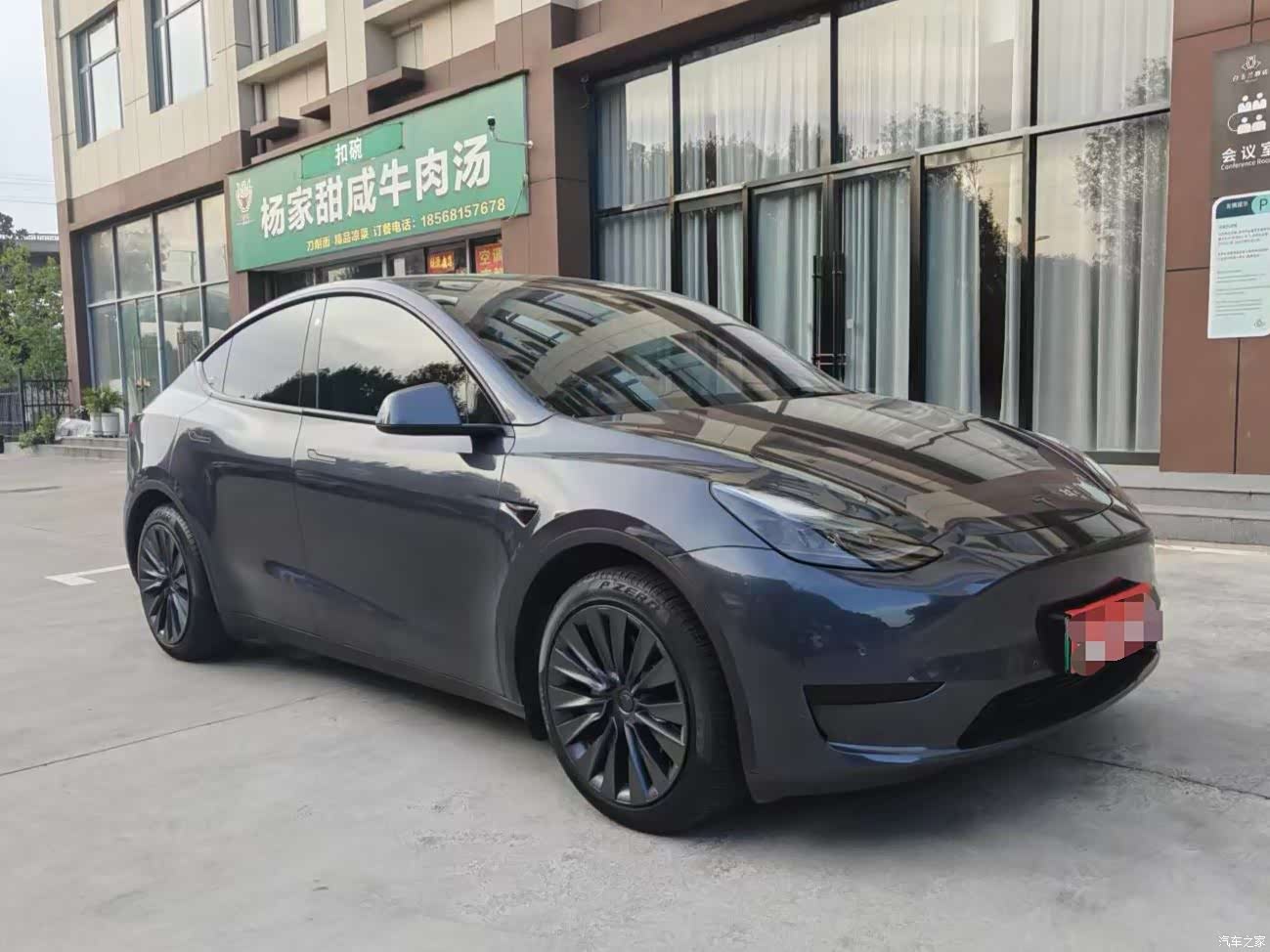 Tesla Model Y, 2022 3