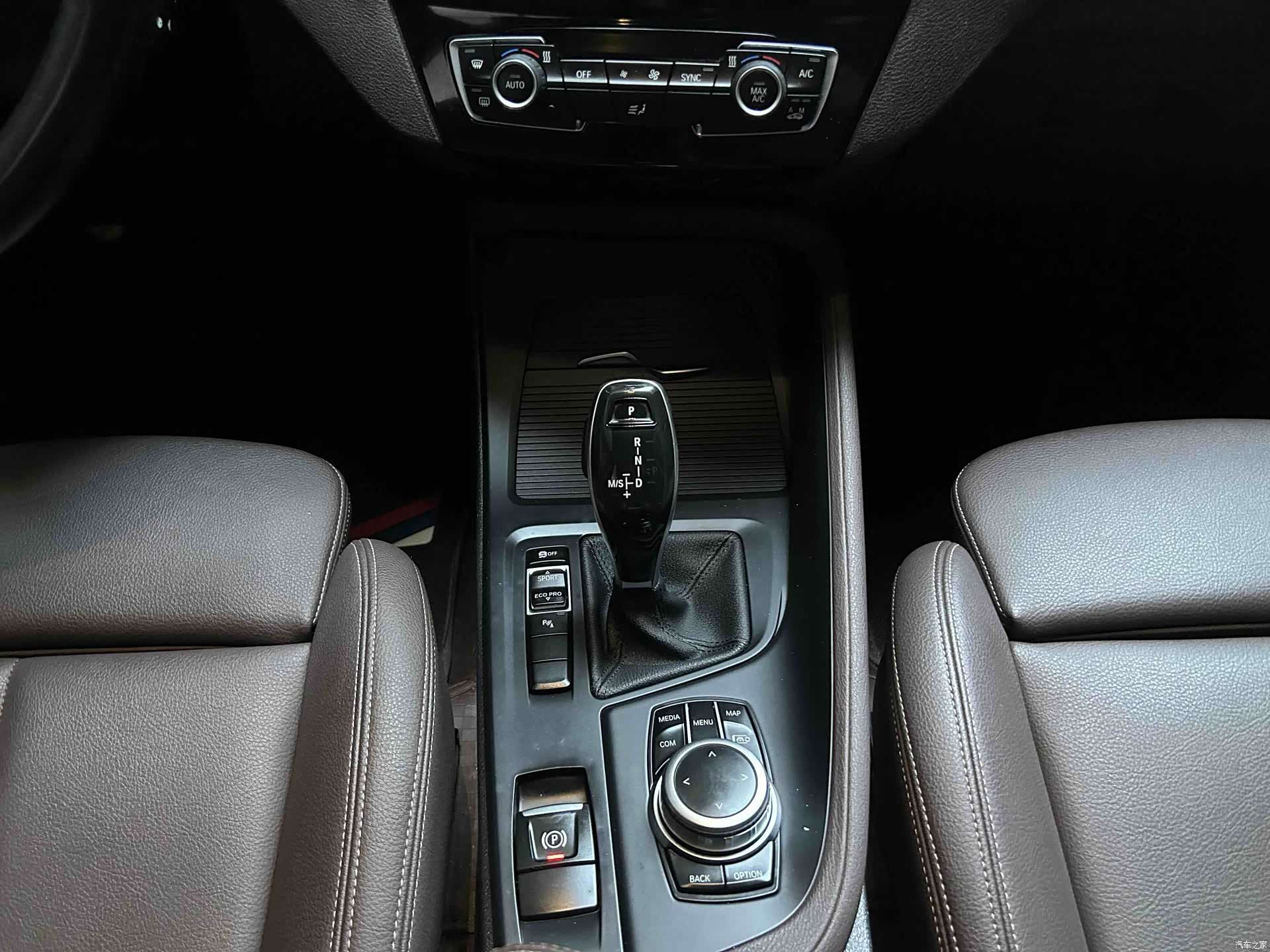 BMW X1, 2022 все фото