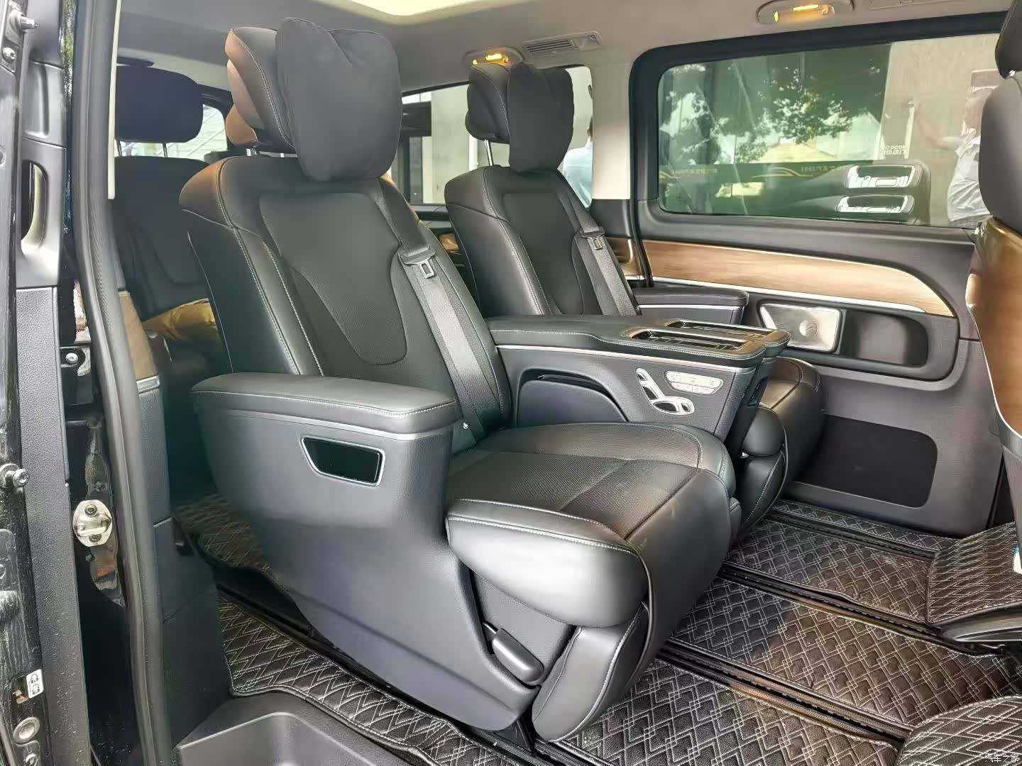Mercedes-Benz V-Class, 2023 все фото