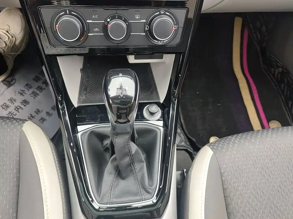 Volkswagen Exploring the shadow