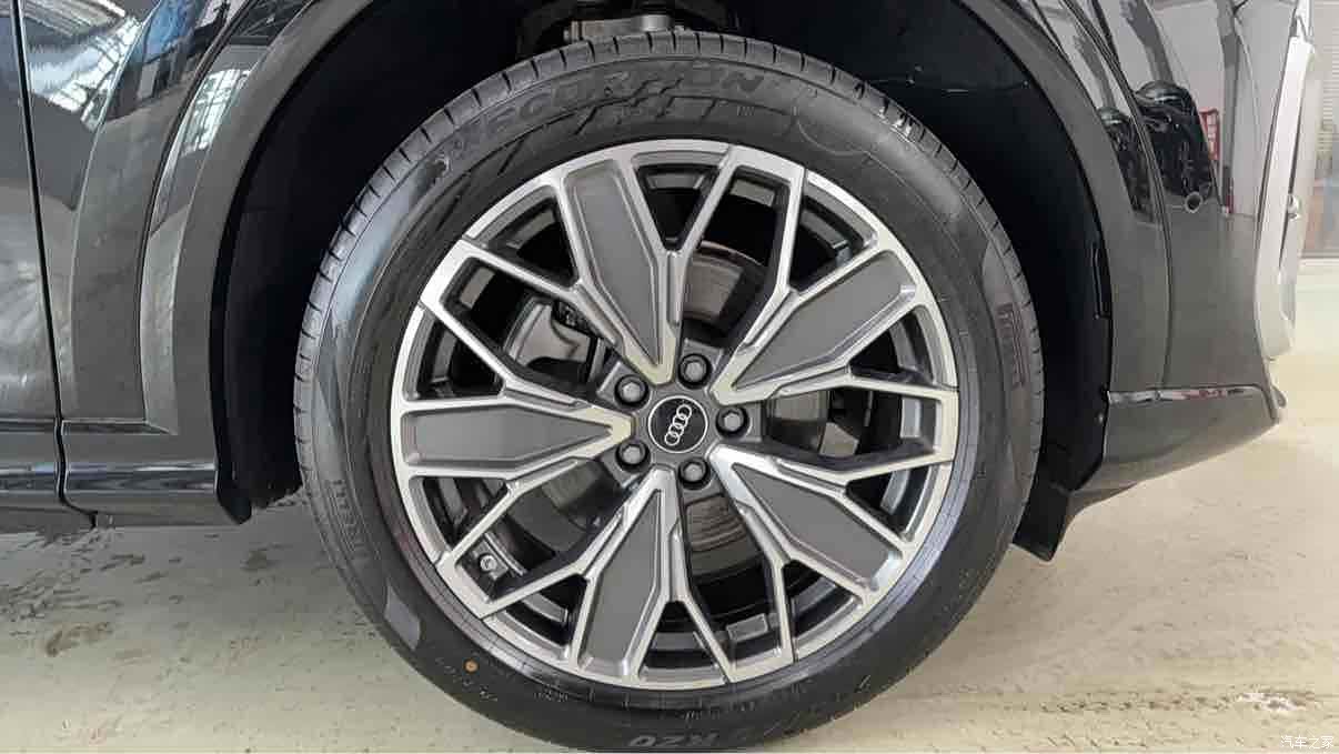 Audi Q5L, 2026 13