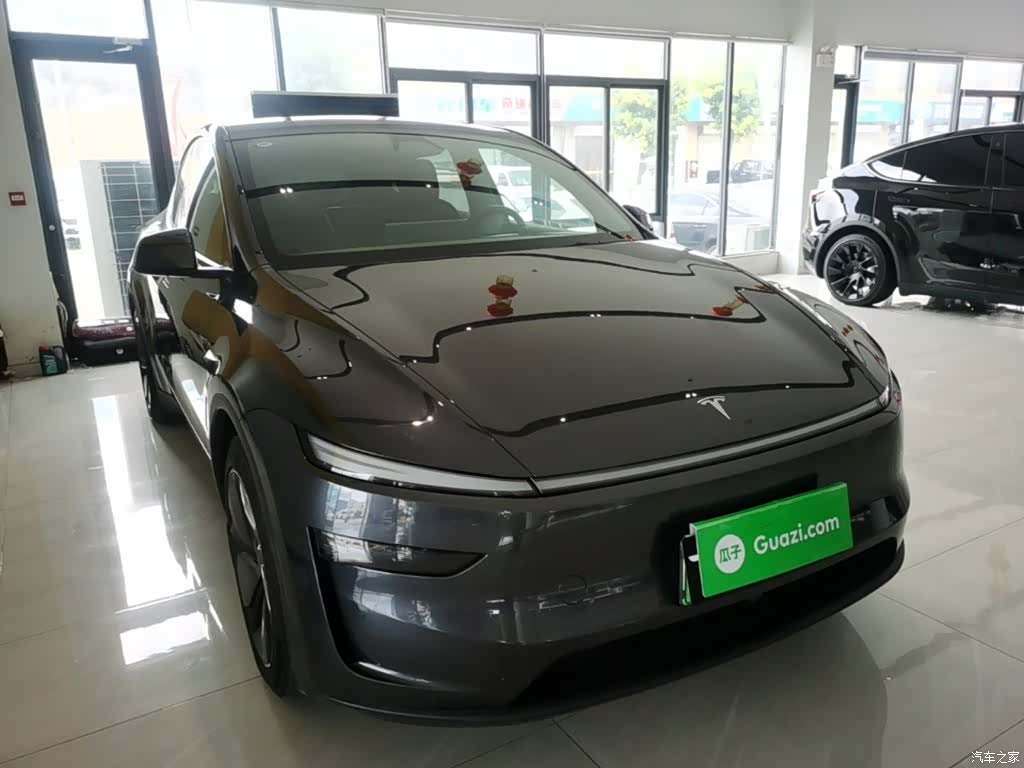 Tesla Model Y, 2025 4