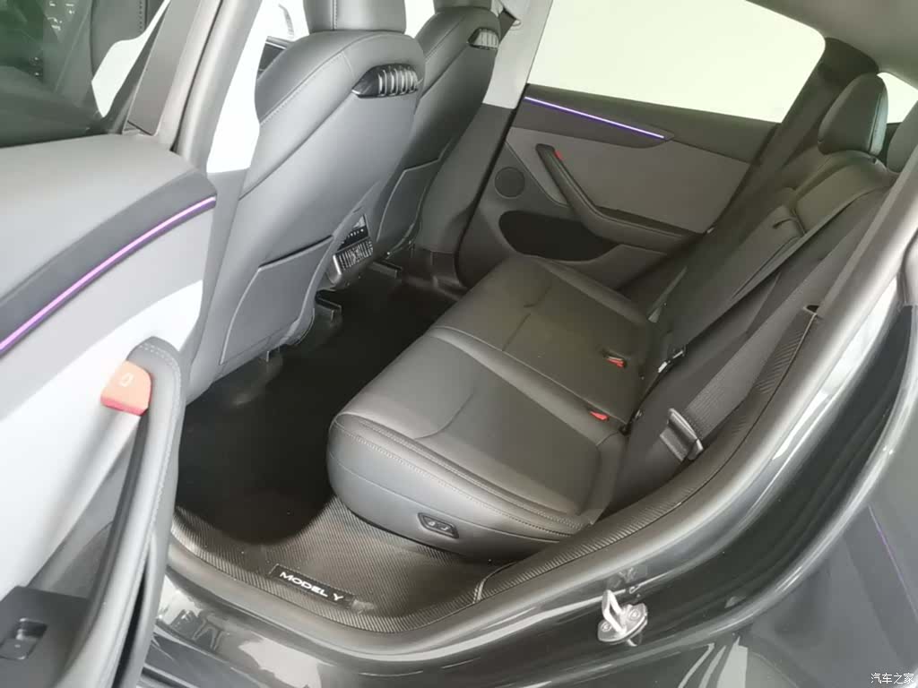Tesla Model Y, 2025 17