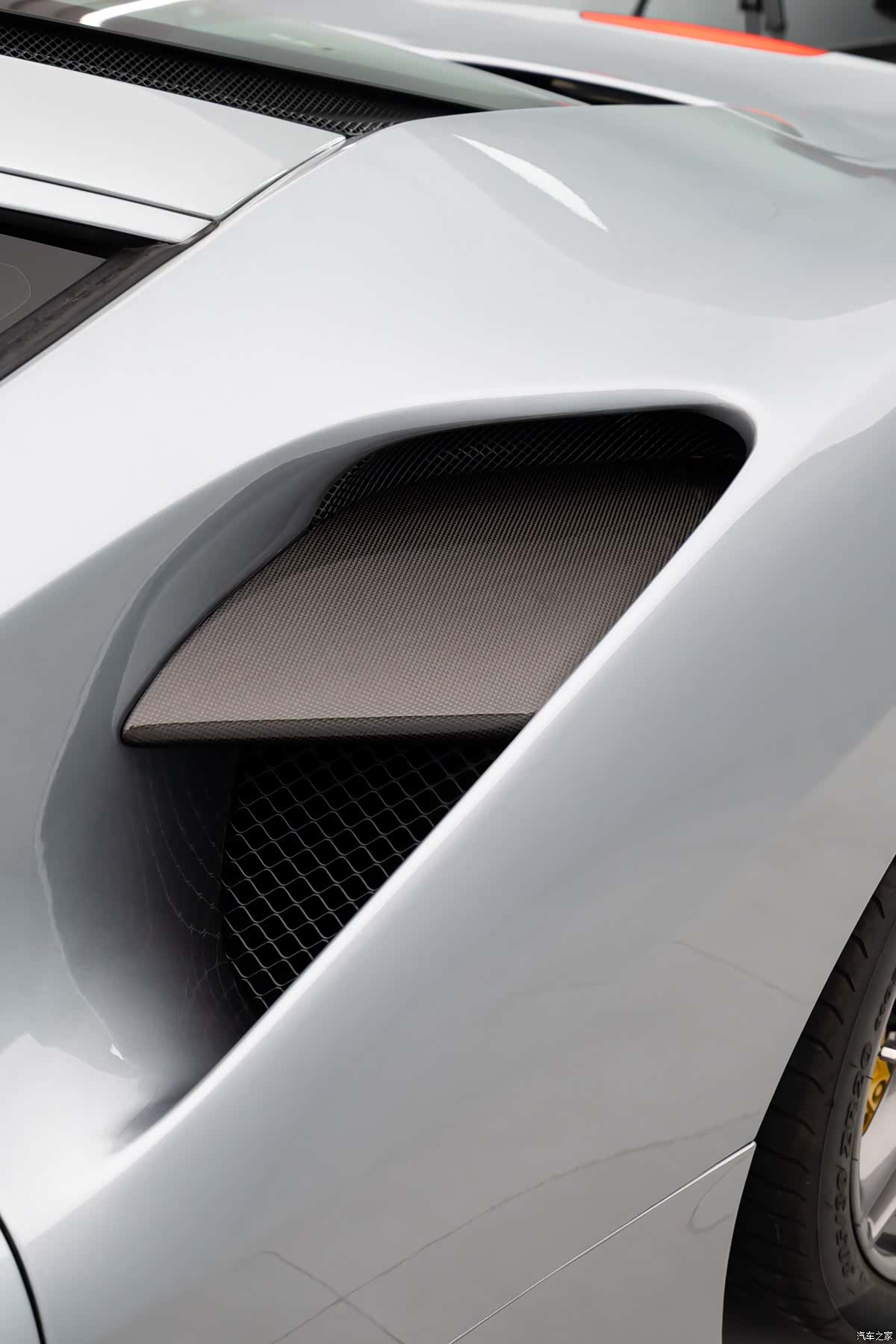 Ferrari 488, 2017 13