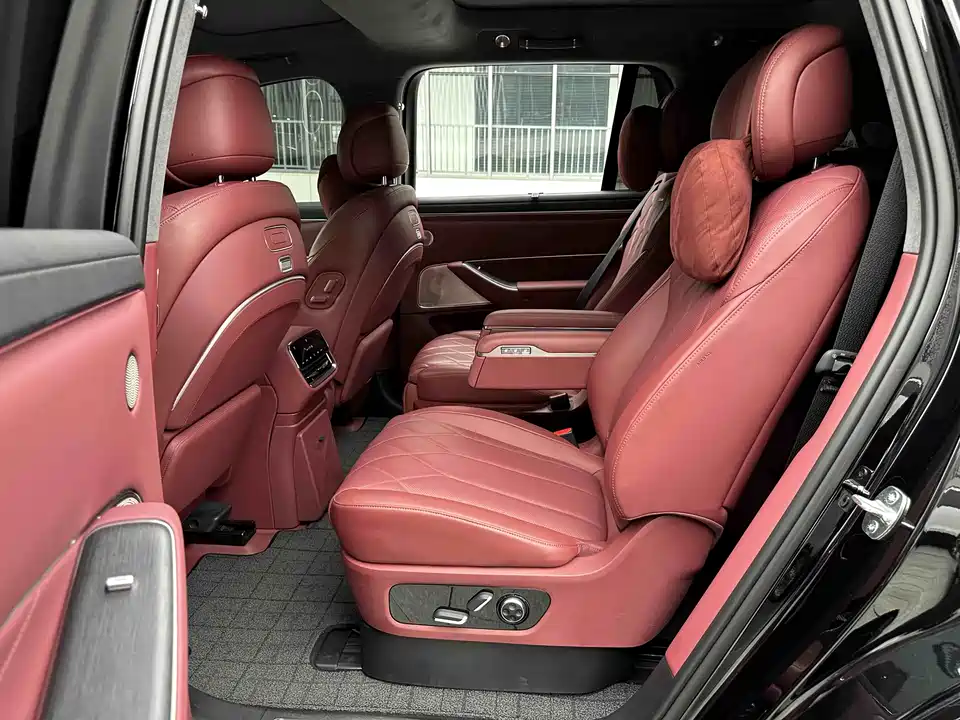 AITO Ask the world M8