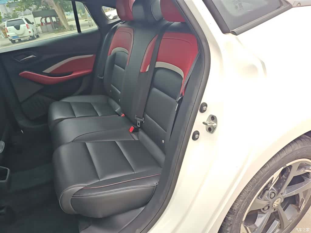 MG MG5, 2023 17